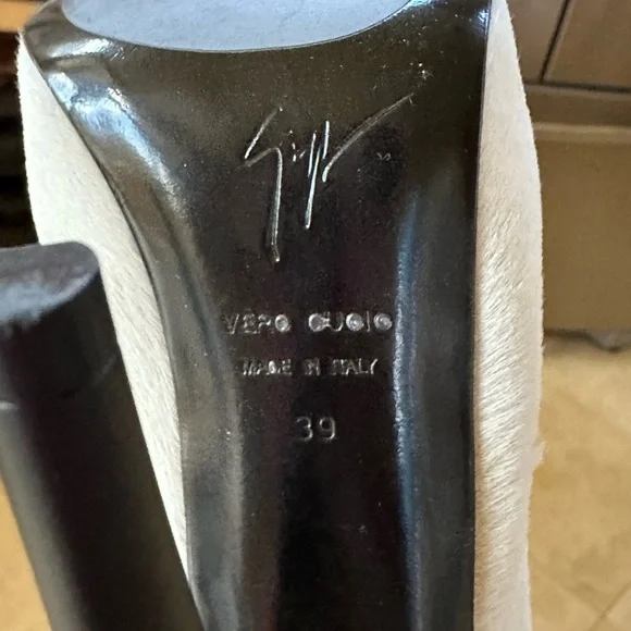 GIUSEPPI ZANOTTI DESIGN PONY HAIR EXTREME HIGH HEEL SHOES EUC CREAM & BLACK 39 - Picture 11 of 11